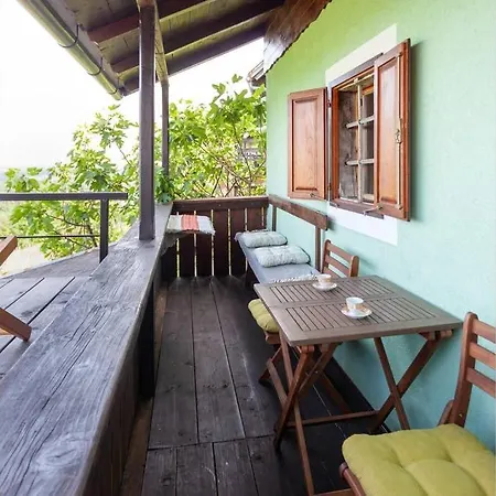 Zidanica Lackner 아파트 *