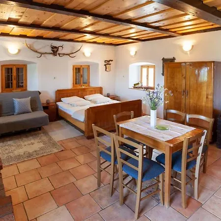 Zidanica Lackner * Črnomelj