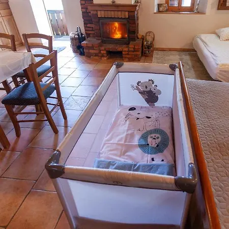 Zidanica Lackner 아파트 Črnomelj