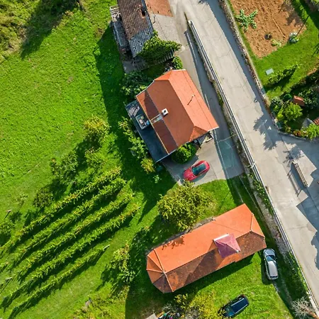 Zidanica Lackner Crnomelj