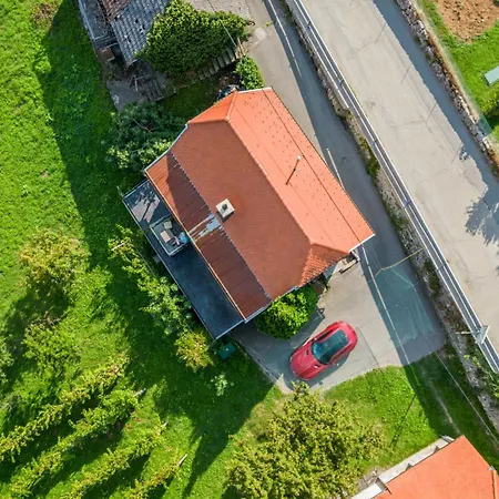 Zidanica Lackner Apartment Crnomelj