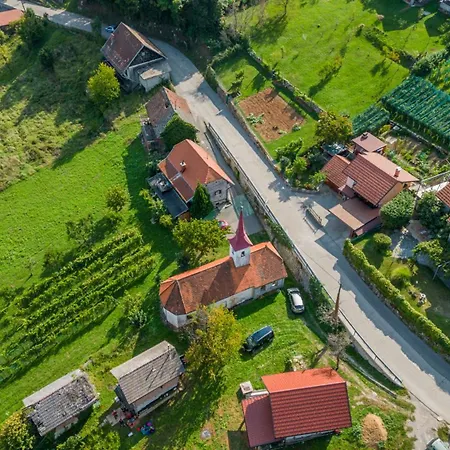 Zidanica Lackner * Črnomelj