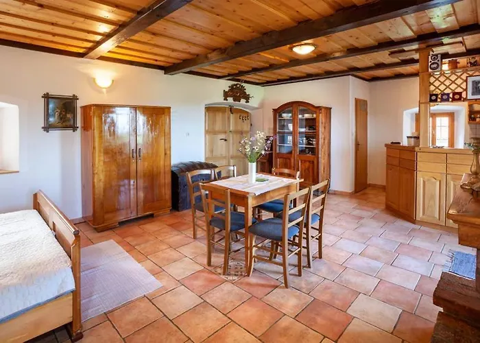 Zidanica Lackner * Crnomelj