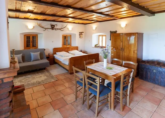 Zidanica Lackner * Crnomelj