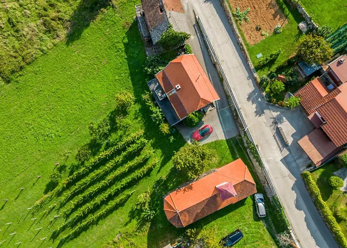 Zidanica Lackner Crnomelj