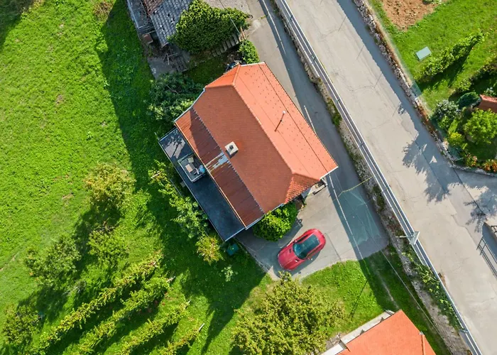 Zidanica Lackner Apartment Crnomelj