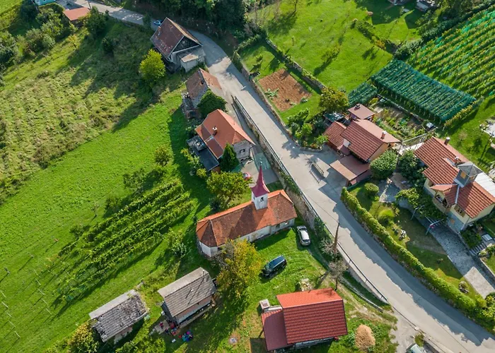 Zidanica Lackner * Črnomelj