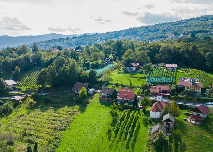 Zidanica Lackner * Crnomelj